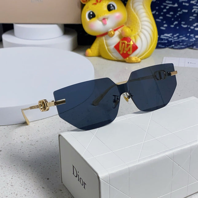 MONTAIGNE SUNGLASS 563194 IN GOLD METAL GREY LENSES