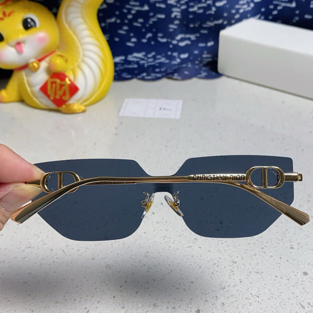 MONTAIGNE SUNGLASS 563194 IN GOLD METAL GREY LENSES