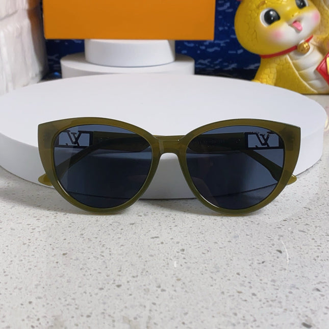 CAT EYE SUNGLASSES 567469 IN GREEN CLEAR ACETATE