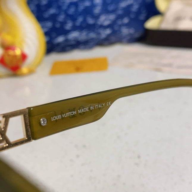 CAT EYE SUNGLASSES 567469 IN GREEN CLEAR ACETATE