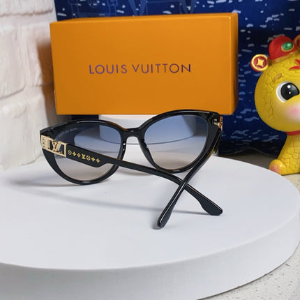 CAT EYE SUNGLASSES 567470 IN BLACK ACETATE GREY SMOKE LENS