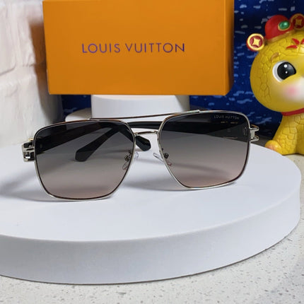 SIGNATURE SQUARE SUNGLASSES 567474 IN SILVER METAL GREY SMOKE LENSES