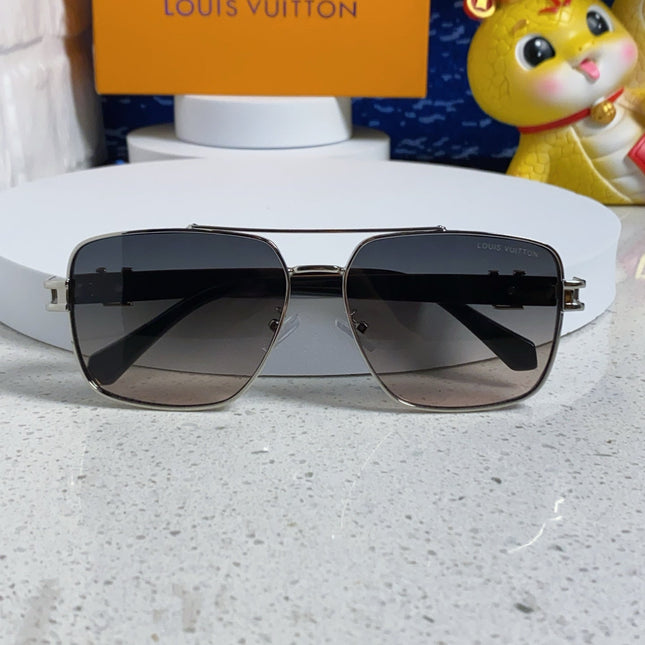 SIGNATURE SQUARE SUNGLASSES 567474 IN SILVER METAL GREY SMOKE LENSES