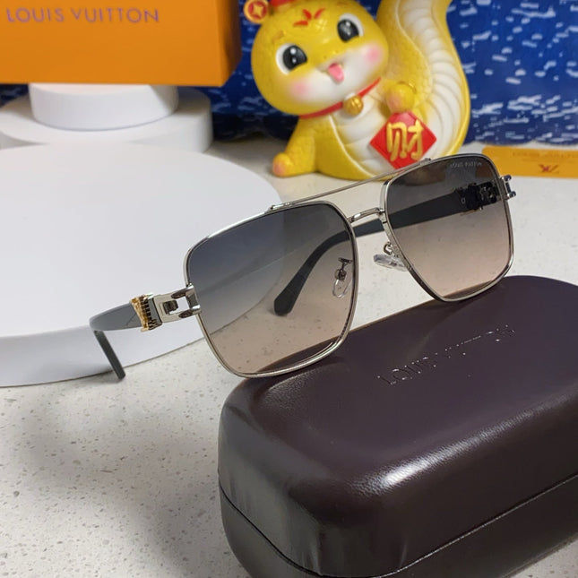 SIGNATURE SQUARE SUNGLASSES 567474 IN SILVER METAL GREY SMOKE LENSES