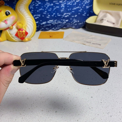 SIGNATURE SQUARE SUNGLASSES 567476 IN GOLD METAL BLACK LENSES