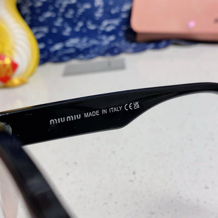 RUNWAY SUNGLASSES 567507 IN BLACK ACETATE SILVER LOGO