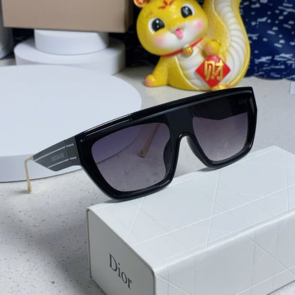 MONTAIGNE SUNGLASS CLUB M7U IN BLACK ACETATE