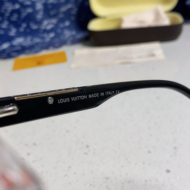CAT EYE SUNGLASSES 570278 IN CLEAR ACETATE EMBOSSED LOGO