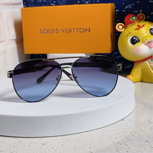 PILOT SUNGLASSES 571633 IN SILVER METAL GREY SMOKE LENSES MONOGRAM LOGO