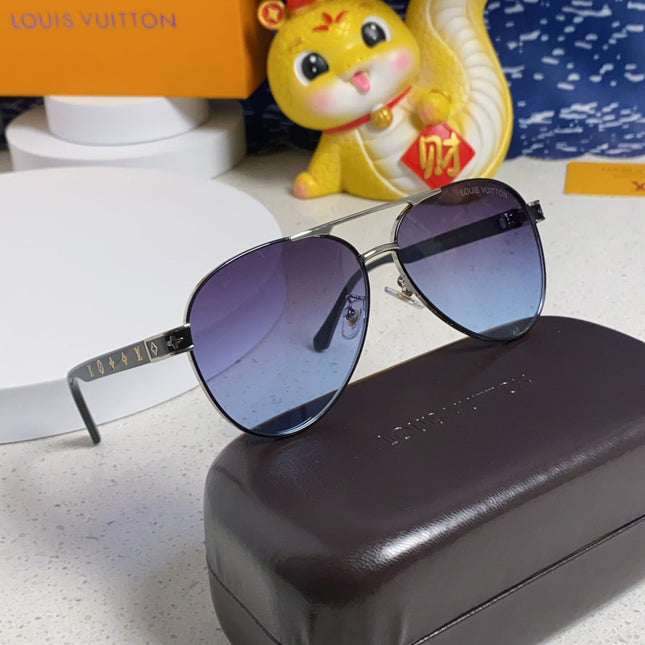PILOT SUNGLASSES 571633 IN SILVER METAL GREY SMOKE LENSES MONOGRAM LOGO