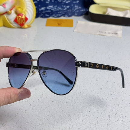 PILOT SUNGLASSES 571633 IN SILVER METAL GREY SMOKE LENSES MONOGRAM LOGO