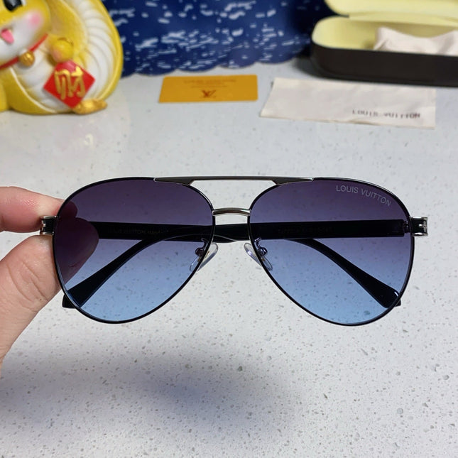 PILOT SUNGLASSES 571633 IN SILVER METAL GREY SMOKE LENSES MONOGRAM LOGO