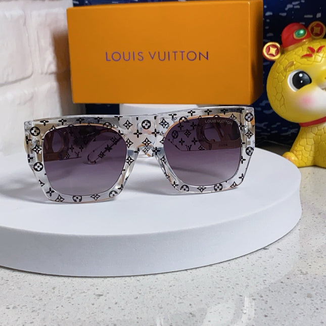 LINK SQUARE SUNGLASSES 570271 IN CLEAR ACETATE MONOGRAM LOGO ON FRAME