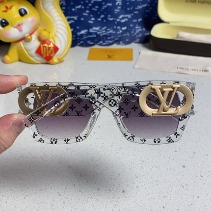 LINK SQUARE SUNGLASSES 570271 IN CLEAR ACETATE MONOGRAM LOGO ON FRAME