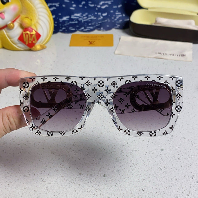 LINK SQUARE SUNGLASSES 570271 IN CLEAR ACETATE MONOGRAM LOGO ON FRAME