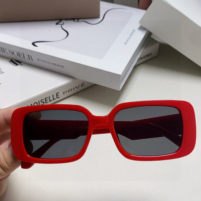 MONTAIGNE SUNGLASS 571592 IN RED ACETATE TEXT LOGO