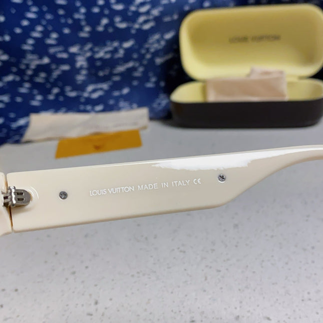 CAT EYE SUNGLASSES 576884 IN IVORY AND GOLD ACETATE