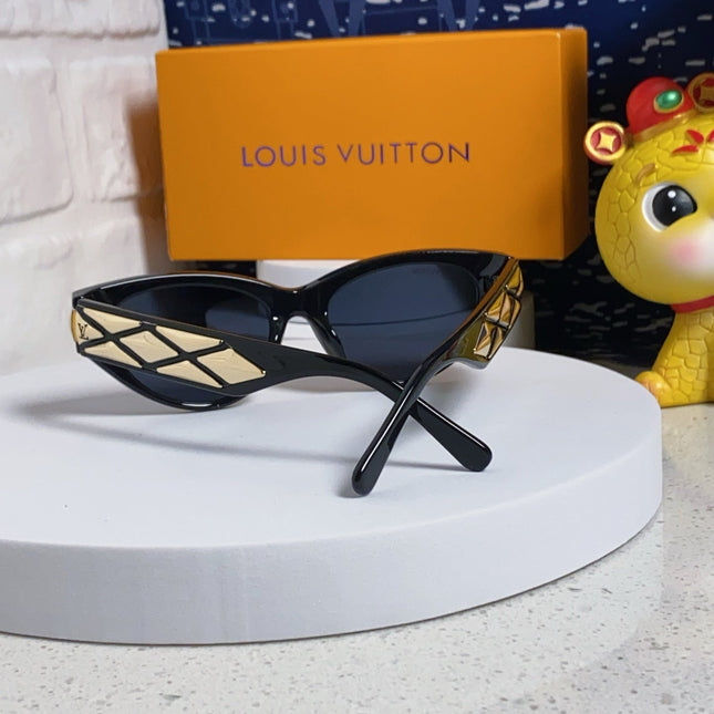 CAT EYE SUNGLASSES 576886 IN BLACK AND GOLD ACETATE