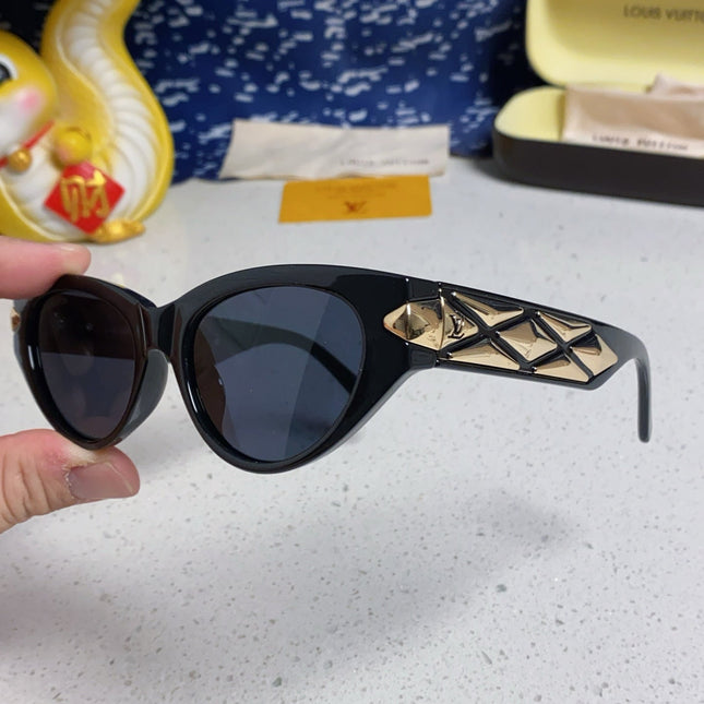 CAT EYE SUNGLASSES 576886 IN BLACK AND GOLD ACETATE