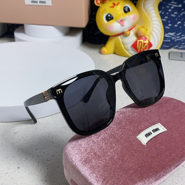 GLIMPSE SQUARE SUNGLASSES 554617 IN BLACK ACETATE BLACK LENS