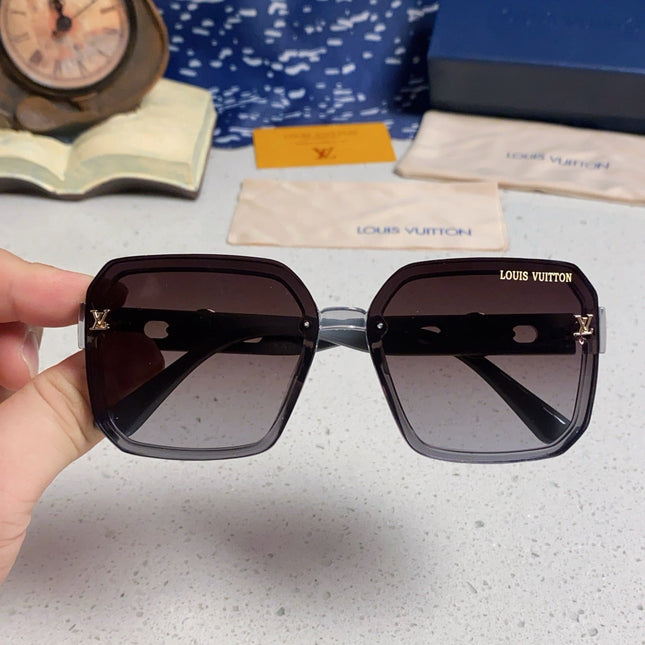 SQUARE SUNGLASSES 573318 IN GREEN ACETATE GREY SMOKE LENS