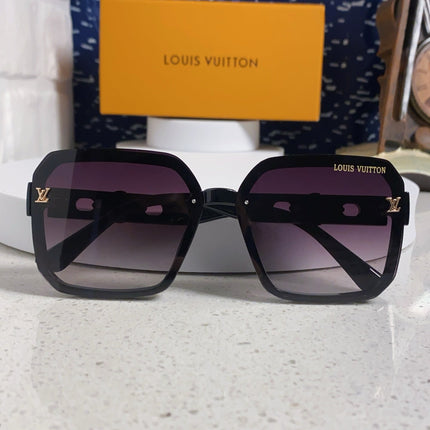 SQUARE SUNGLASSES 573320 IN BROWN ACETATE BLACK SMOKE LENS