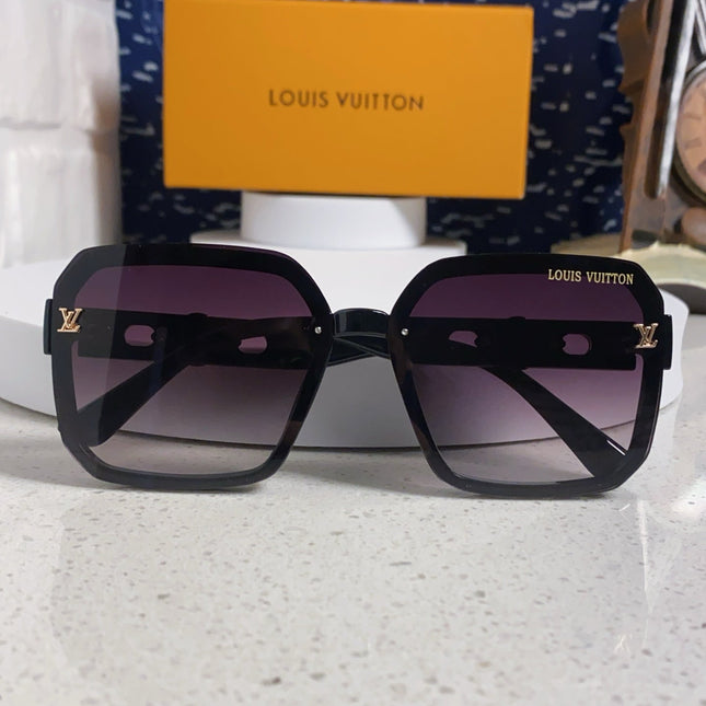 SQUARE SUNGLASSES 573320 IN BROWN ACETATE BLACK SMOKE LENS