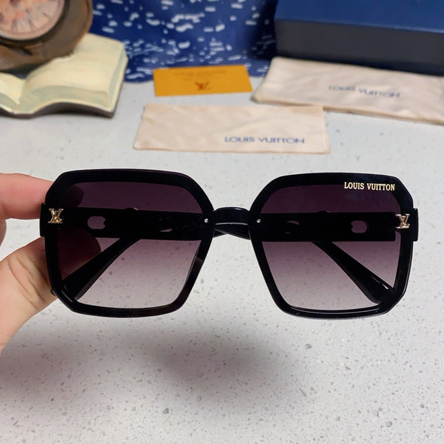 SQUARE SUNGLASSES 573320 IN BROWN ACETATE BLACK SMOKE LENS