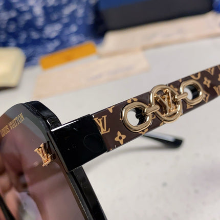 SQUARE SUNGLASSES 573321 IN BROWN ACETATE BLACK LENS MONOGRAM LOGO