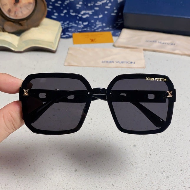 SQUARE SUNGLASSES 573321 IN BROWN ACETATE BLACK LENS MONOGRAM LOGO