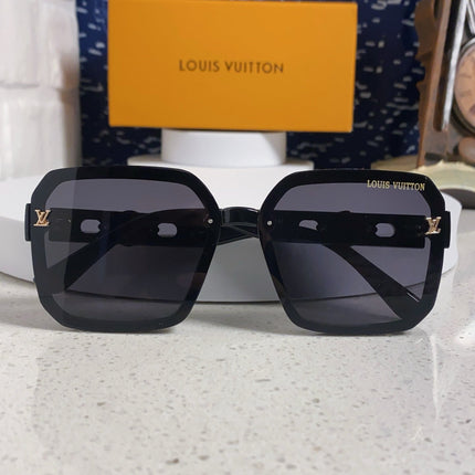 SQUARE SUNGLASSES 573321 IN BROWN ACETATE BLACK LENS MONOGRAM LOGO