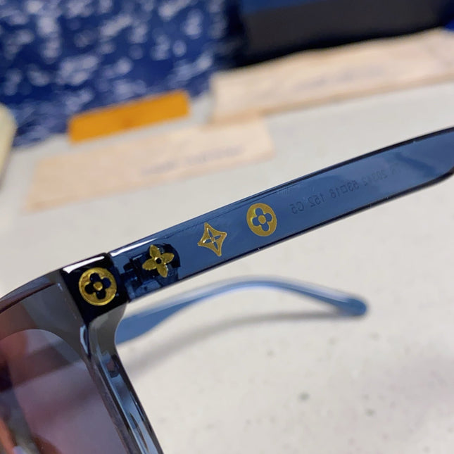 CAT EYE SUNGLASSES 571650 IN BLUE CLEAR ACETATE
