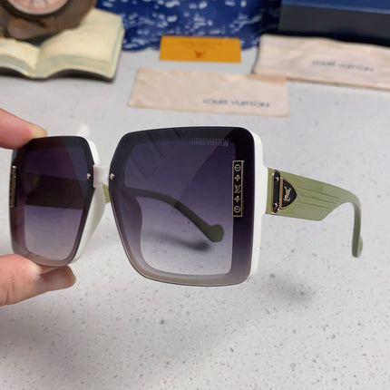 SQUARE SUNGLASSES 571656 IN GREEN ACETATE GREY SMOKE LENS