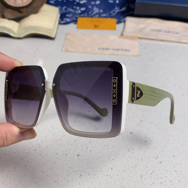 SQUARE SUNGLASSES 571656 IN GREEN ACETATE GREY SMOKE LENS