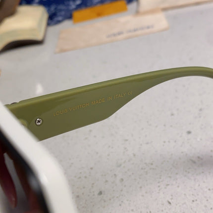 SQUARE SUNGLASSES 571656 IN GREEN ACETATE GREY SMOKE LENS