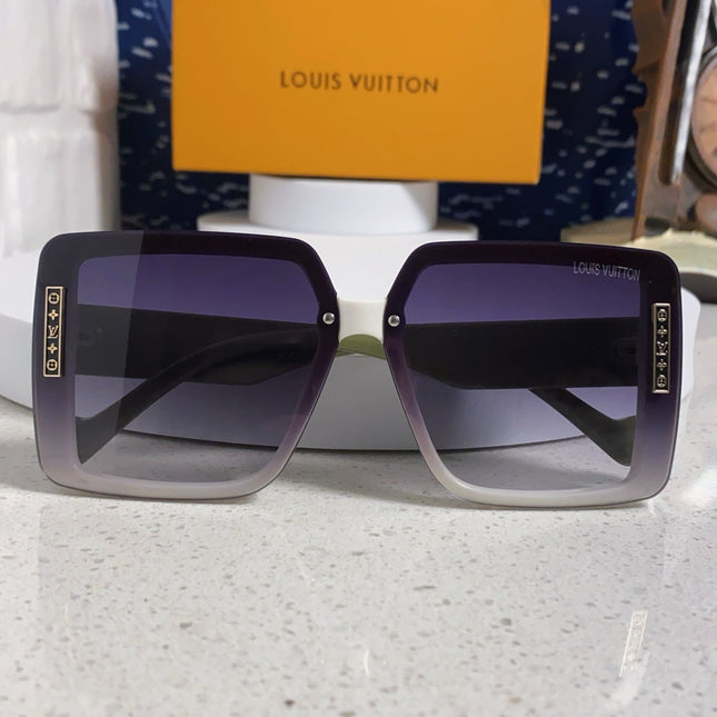 SQUARE SUNGLASSES 571656 IN GREEN ACETATE GREY SMOKE LENS