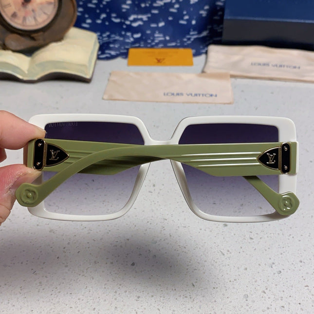 SQUARE SUNGLASSES 571656 IN GREEN ACETATE GREY SMOKE LENS