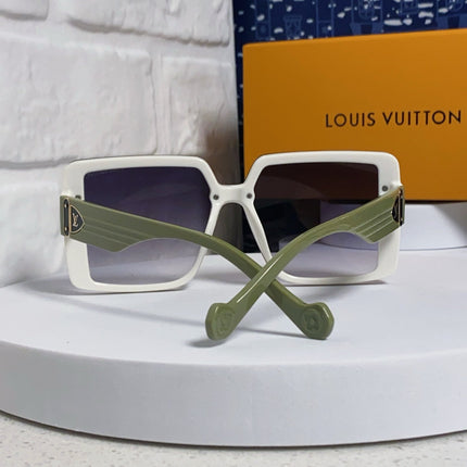 SQUARE SUNGLASSES 571656 IN GREEN ACETATE GREY SMOKE LENS