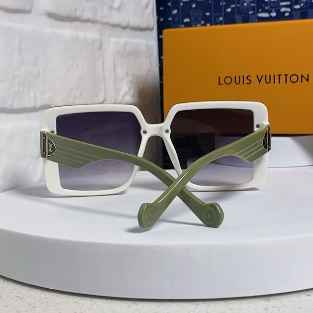 SQUARE SUNGLASSES 571656 IN GREEN ACETATE GREY SMOKE LENS