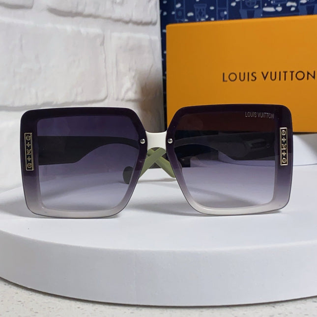 SQUARE SUNGLASSES 571656 IN GREEN ACETATE GREY SMOKE LENS