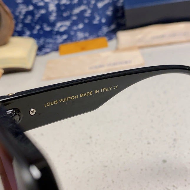 SQUARE SUNGLASSES 571657 IN BLACK ACETATE