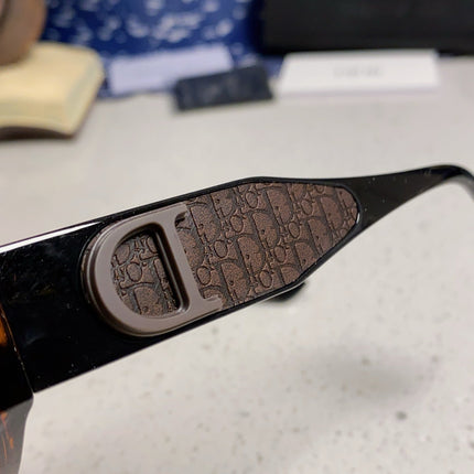 MONTAIGNE SUNGLASS 578114 IN HAVANA ACETATE