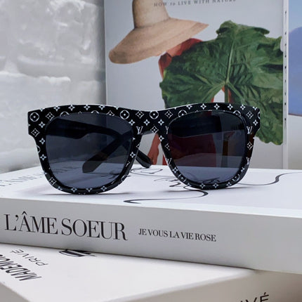 MONOGRAM SUNGLASS 581386 IN BLACK ACETATE FRAME