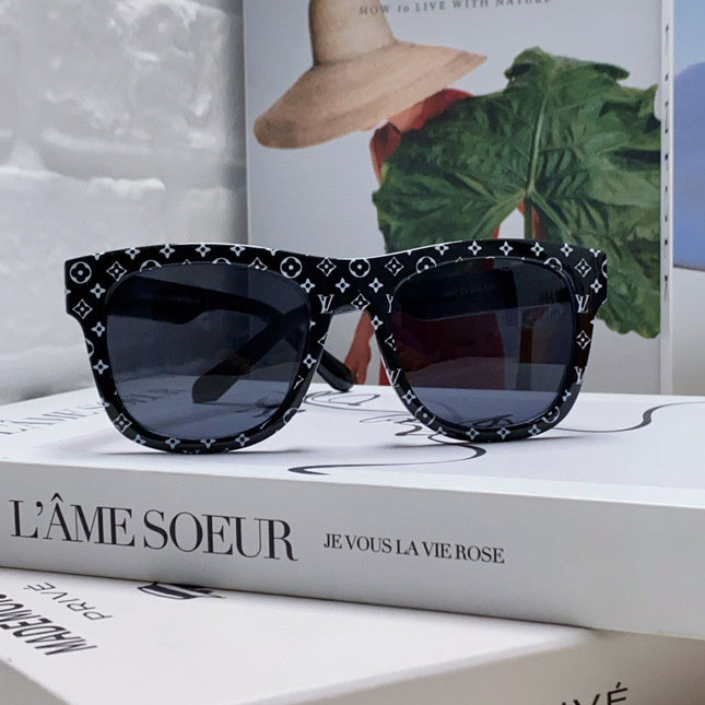 MONOGRAM SUNGLASS 581386 IN BLACK ACETATE FRAME
