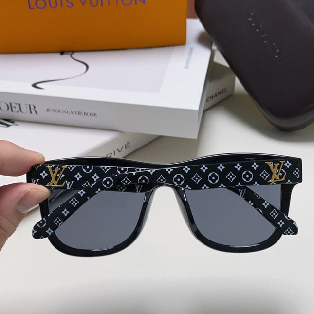 MONOGRAM SUNGLASS 581386 IN BLACK ACETATE FRAME