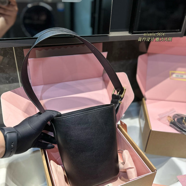 BUCKET 20 BAG IN BLACK CALFSKIN