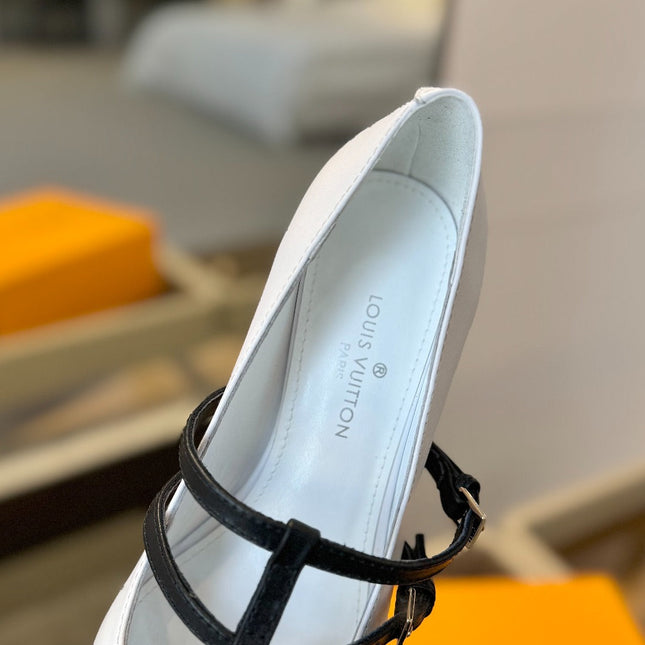 HIGH PUMP 5 CM TRIPLE-STRAP IN WHITE CALFSKIN WITH BLACK STRAP