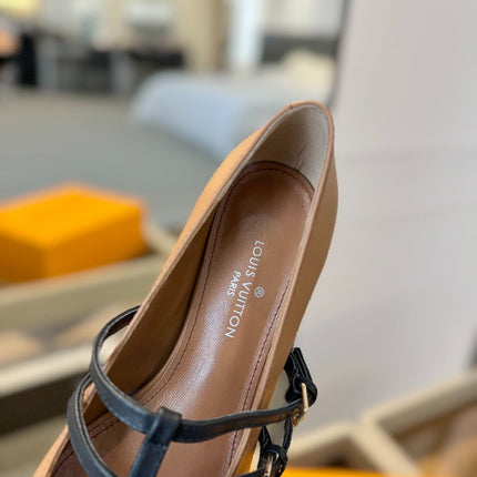 HIGH PUMP 5 CM TRIPLE-STRAP IN CIDER BROWN CALFSKIN WITH BLACK STRAP