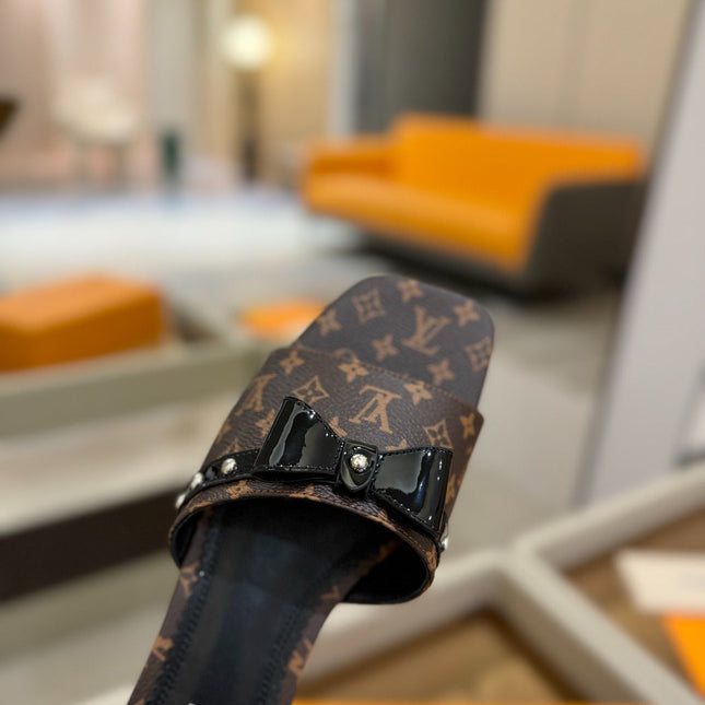 LV X TM 6AM FLAT MULE IN CHOCOLATE BROWN MONOGRAM CALFSKIN