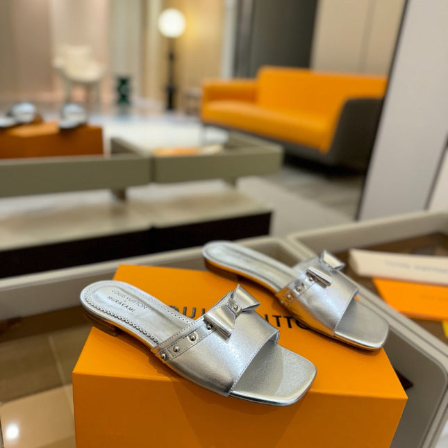 LV X TM 6AM FLAT MULE IN SILVER CALFSKIN